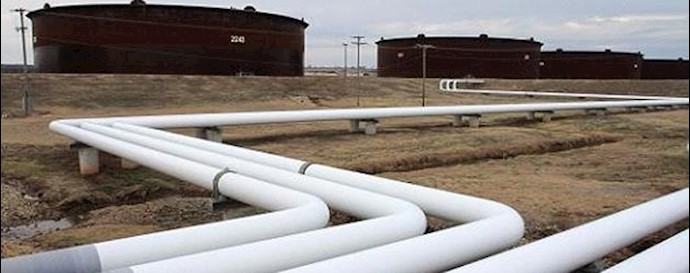 Wall Street selloff offsets rig data as US crude tumbles 5%