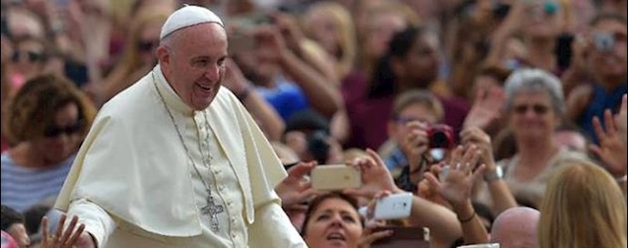 Pope wears slain Iraqi priest’s cross