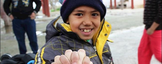 Volunteers helping refugees survive as European leaders still show little movement