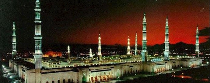 Peak of Hajj: Muslim pilgrims scale Mount Arafat