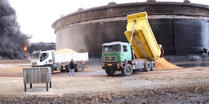  'Smoke rises from burning oil storage tanks in the port of Ras Lanuf, Libya, January 23, 2016'