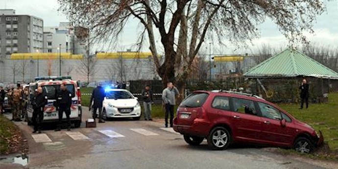 Soldiers shoot man outside French mosque
