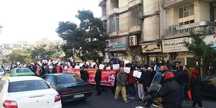 Iran: Another group of Shandiz fraudulent project protested today