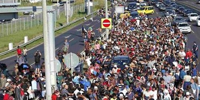  'Thousands demonstrate in Stuttgart to condemn racism and violence against refugees and regular attacks on their housing'