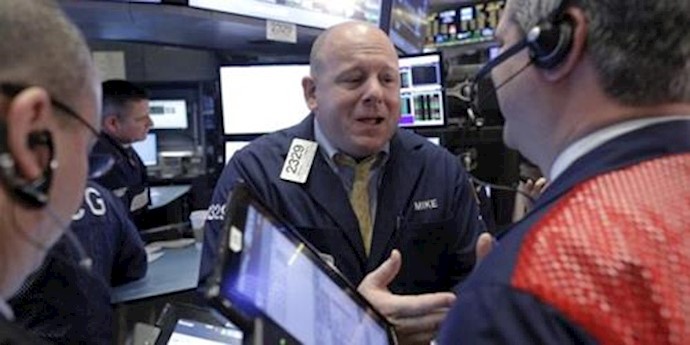 Wall Street wobbles as oil prices fluctuate