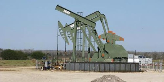 Oil prices fall near 2003 lows on oversupply, demand worries