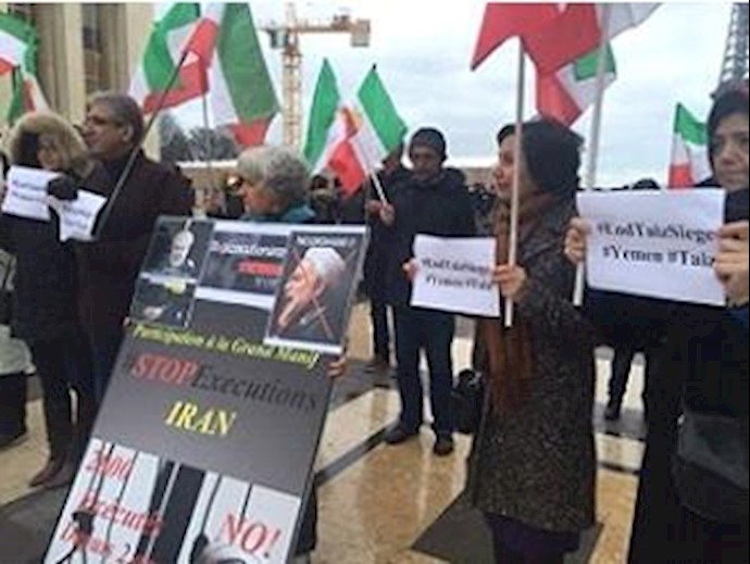 Iranians demonstrate in against Rouhani