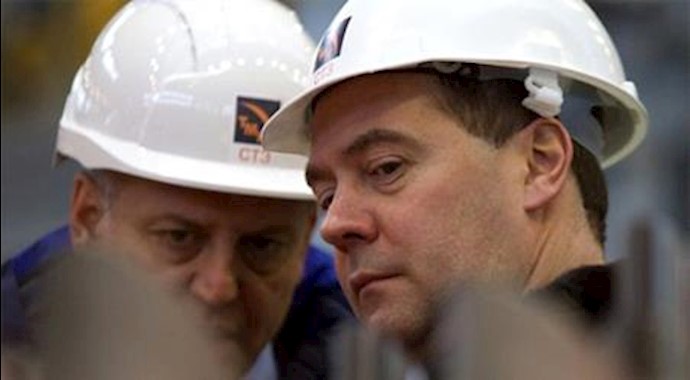 Share markets slide as oil price falls below $30