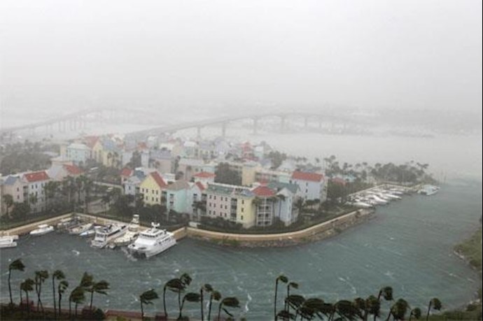 Matthew Strengthens to Category 4 Hurricane as it Bears Down on Florida+Video