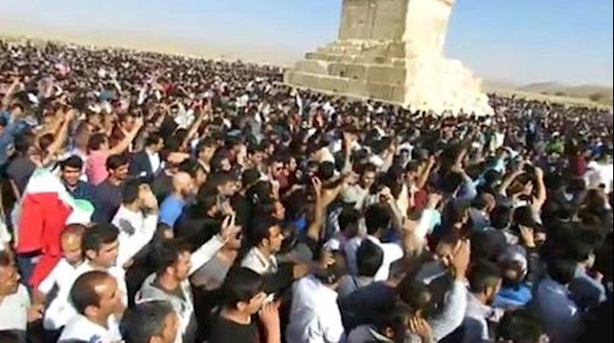 Thousands of Iranians Protest Regime in Front of King Cyrus’s Tomb