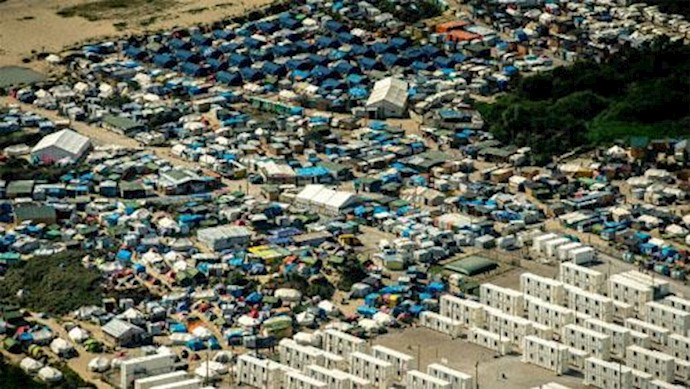 The French authorities begin evacuating Monday Calais camp+Video