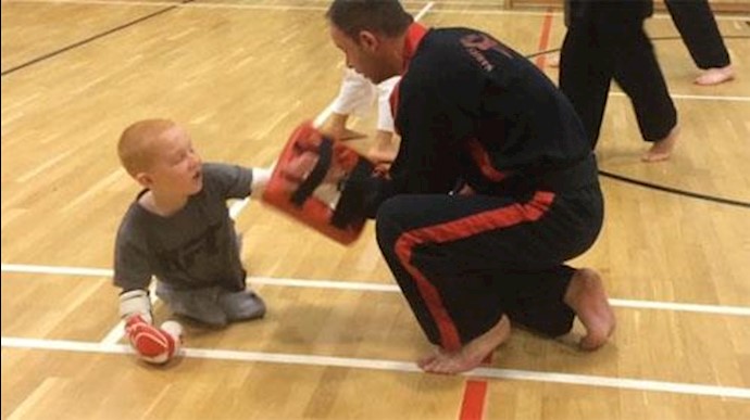 Boy who lost limbs to meningitis takes up martial arts+Video