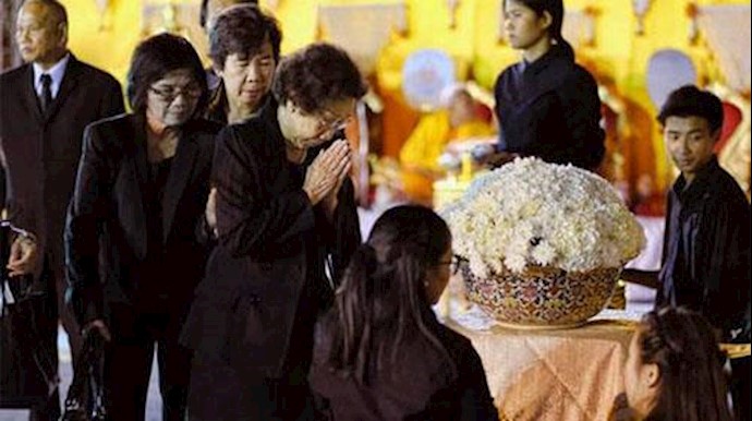 Regency in Place as Thais Flock to Palace to Honor Dead King