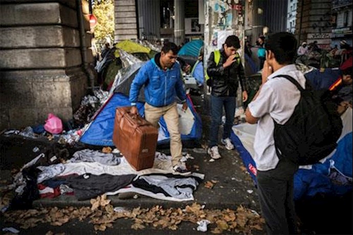 France clears Calais camp as concern mounts in Paris