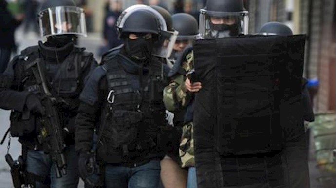 Islamic State Paris attacker’s phone found under police paperwork