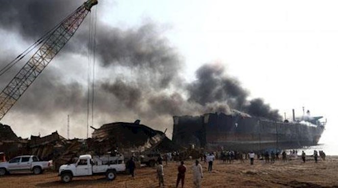 At least 10 dead in explosion at Pakistani ship-breaking yard+video
