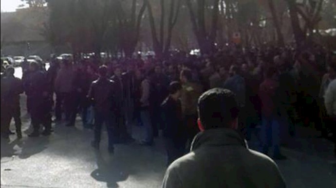 Isfahan’s Poly Acryl factory workers stage a protest