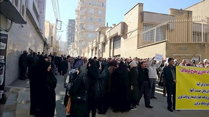 Iran: A large rally of retired teachers in Kermanshah + photos