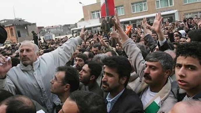 Iran: Protest gathering by the ‘Haft Tappeh’ sugarcane factory workers in Khuzestan.