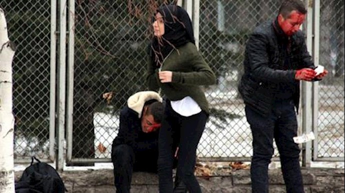 Suicide car bombing kills 14 off-duty Turkish soldiers