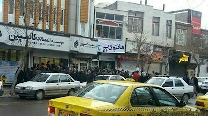 Iran: rally held by protesters following major stock market losses