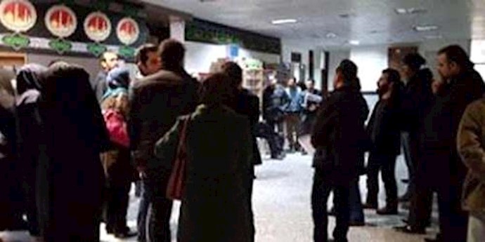 Water facility workers in SW Iran city stage protest rally