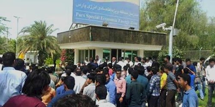 Iran: 150 yarn factory workers protest demanding job security