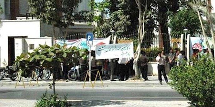Iran: hundreds of workers continue strikes & protests in 2 cities