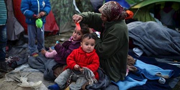 EU can’t let Greece plunge into ’chaos’ in refugee crisis: Merkel