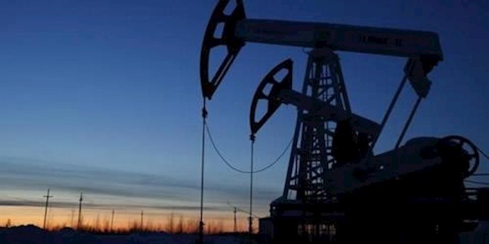 Oil falls on China economic woes, rising OPEC supply