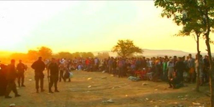 Up to 75,000 Syrian refugees expected to reach Turkish border
