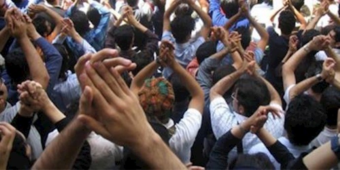 Tehran University students protest against repression