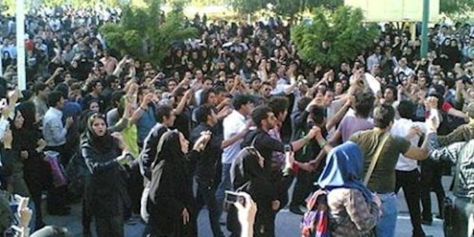 Iran: Karaj – college students demand release of political prisoners