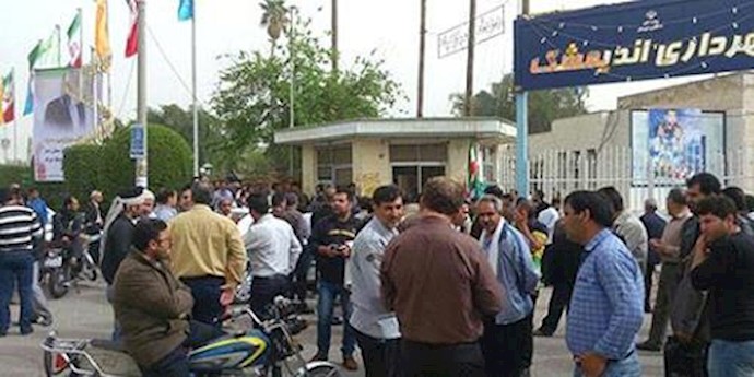 Municipality workers protesting, on strike in southwest Iran city
