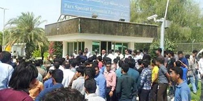 Workers stage protest rally in Asluyie of southern Iran