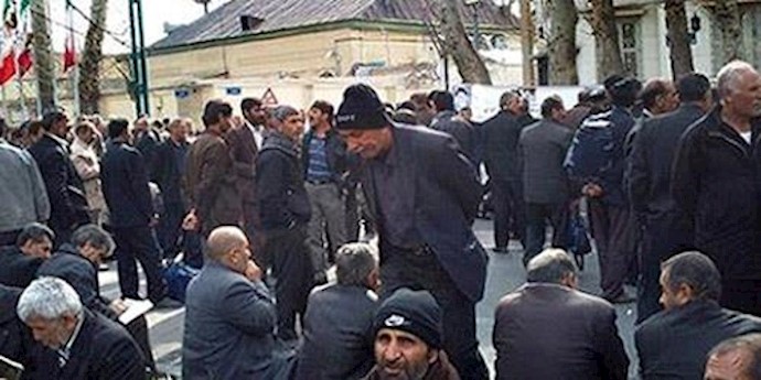 Over 200 workers of sugar cane company rally in southwest Iran