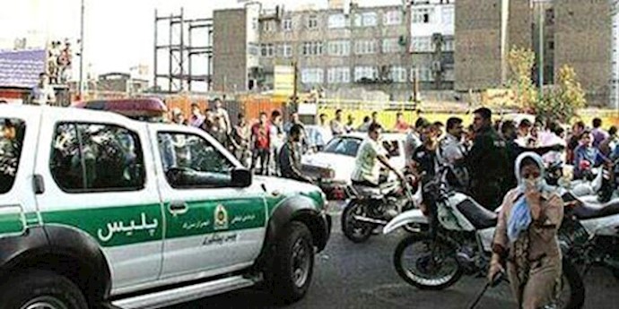 Iran: storeowners attack state agents in Tehran