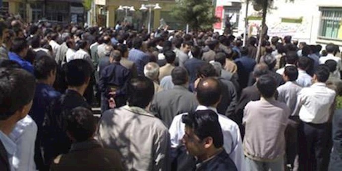 Contract workers rally in Sanandaj, western Iran