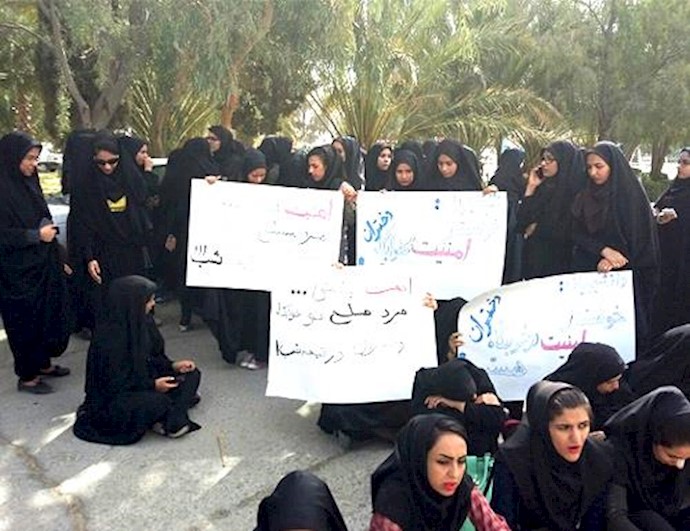 Iran: protest sit-in by hundreds of Iranian university students