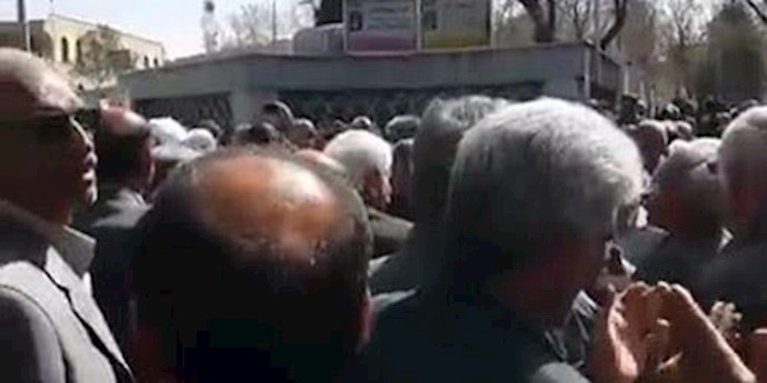 Iran: Isfahan Steel Factory workers set out a protest rally