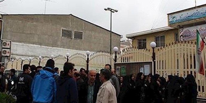 Contract workers of Communications Company protest in northern Iran