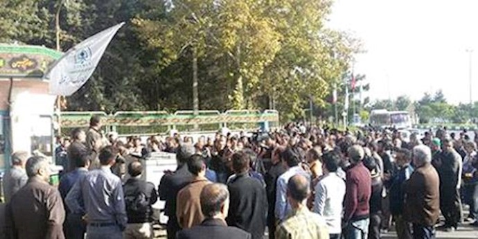 Iran: retired East Alborz miners rally in Tehran