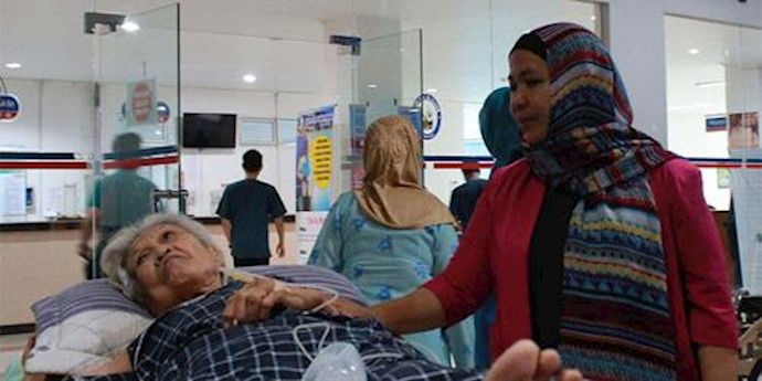 Strong aftershocks rock Indonesia after massive 7.8 quake