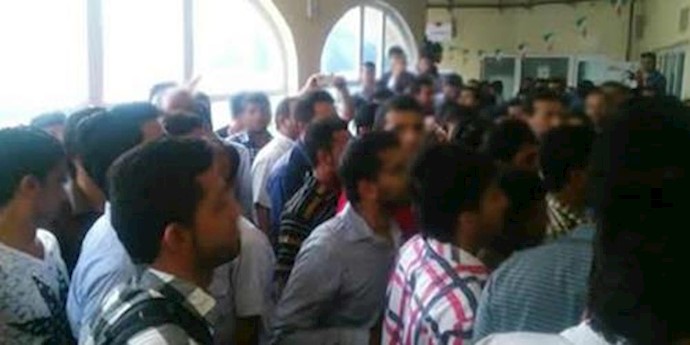Iran: protest rally by workers of Asalouyeh Phase no. 19