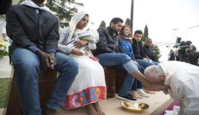Pope washed and kissed the feet of Muslim, Christian and Hindu refugees, declared them children of the same God