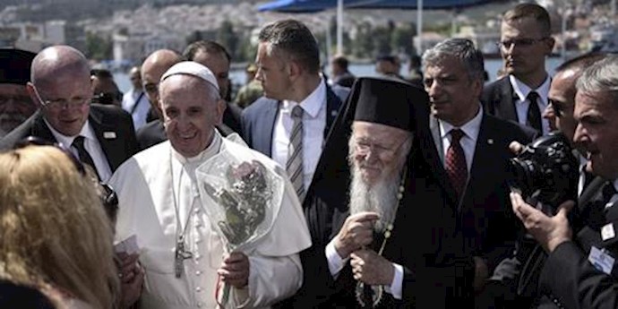 In a clear lesson for Europe and the world Pope Francis brings 12 Syrian refugees to Italy