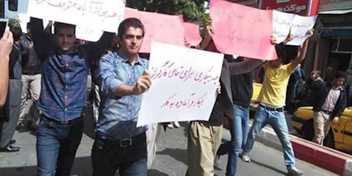 Labor Day protesters demand freedom for labor activists imprisoned by Iranian regime.