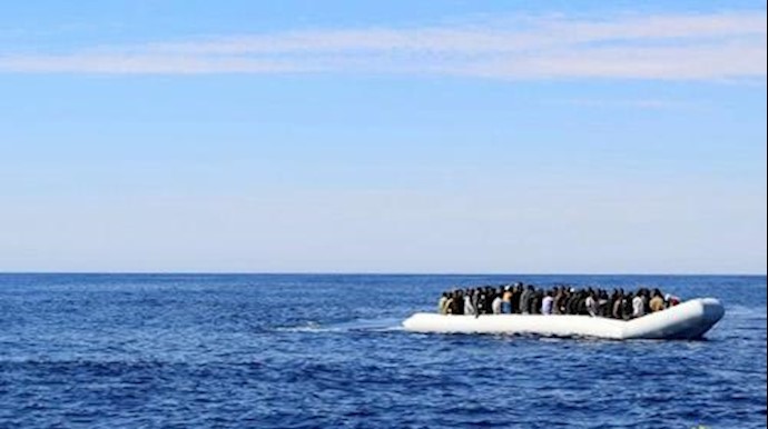  'Boats carrying mygrants arrive at the shores '