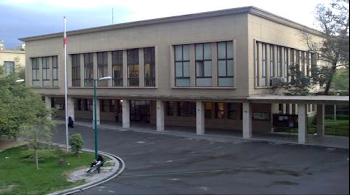 Tehran University Students protested a visit by Iran regime’s official to the campus