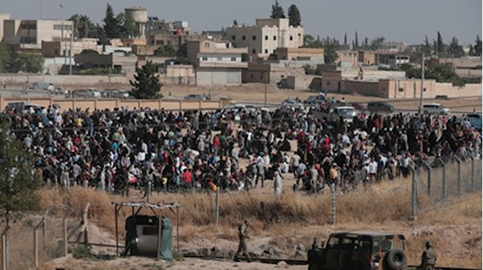 The Latest: HRW: 165,000 Syrians trapped at Turkish border